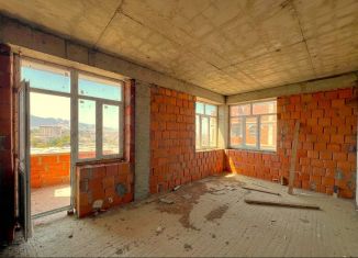 Продается 2-комнатная квартира, 83 м2, Махачкала, улица Нигматулы Магомедова, 83Д