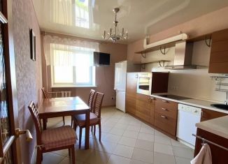 Аренда 2-ком. квартиры, 70 м2, Уфа, улица Менделеева, 140/1