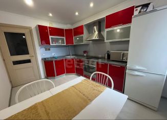 Продаю 3-ком. квартиру, 85 м2, Тюмень, улица Пермякова, 83к2