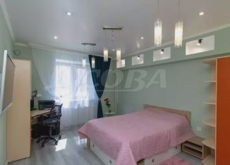 Продам 3-комнатную квартиру, 75.8 м2, Тюмень, улица Ветеранов Труда, 1/1