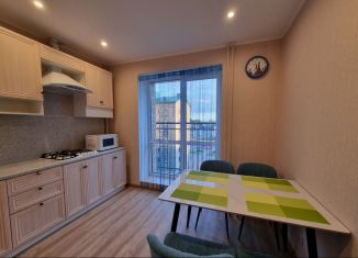 Сдаю 2-ком. квартиру, 65.2 м2, деревня Мокшино, Норильский бульвар, 8