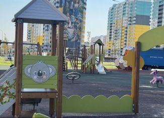 Продаю 3-ком. квартиру, 81.9 м2, Ростов-на-Дону, улица Дмитрия Петрова, ЖК Суворовский