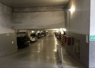 Сдам в аренду машиноместо, 24 м2, Саратовская область, улица имени А.К. Серова, 33/37