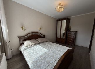 Сдаю 3-ком. квартиру, 81 м2, Татарстан, улица Тыныч, 3