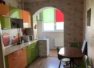 Сдается в аренду 1-ком. квартира, 40 м2, Темрюк, улица Анджиевского, 3Вк2