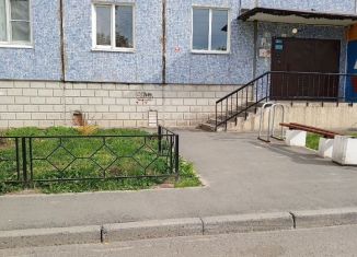 Продаю 1-ком. квартиру, 37 м2, Северодвинск, улица Ломоносова, 109