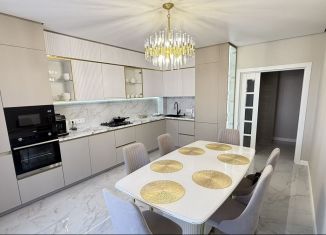 Сдаю двухкомнатную квартиру, 75 м2, Пятигорск, улица Пальмиро Тольятти, 49