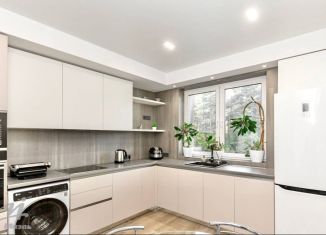 Продам 3-ком. квартиру, 79 м2, Барнаул, 6-я Нагорная улица, 15