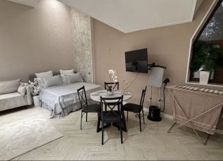 Сдается квартира студия, 40 м2, Махачкала, улица Азизова, 36