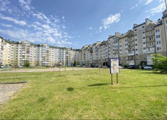 Сдается в аренду однокомнатная квартира, 42 м2, Калининград, Юбилейная улица, 12