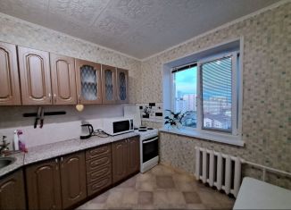 Сдача в аренду 2-ком. квартиры, 52 м2, Тобольск, 10-й микрорайон, 35