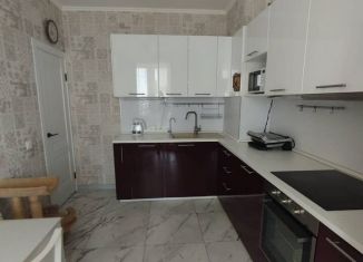 Продается трехкомнатная квартира, 70 м2, Республика Башкортостан, улица Аксакова, 81/1
