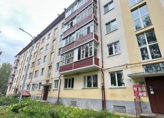 Продам 2-ком. квартиру, 45.4 м2, Зеленодольск, Столичная улица, 2