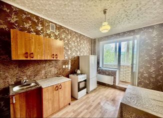 Продам 1-ком. квартиру, 41 м2, Саратов, улица имени Н.В. Исаева, 42