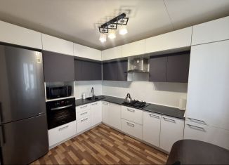 Продам двухкомнатную квартиру, 72.1 м2, Набережные Челны, улица Нур Баян, 5