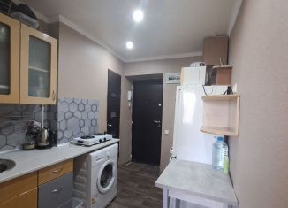 Сдается 1-комнатная квартира, 19 м2, Азов, улица Измайлова, 31/35