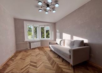 Сдаю в аренду 1-ком. квартиру, 30 м2, Санкт-Петербург, Среднеохтинский проспект, 1к4