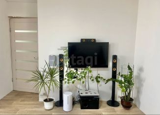 Продаю 1-комнатную квартиру, 40 м2, Саратов, улица имени Николая Чихарева, 10В