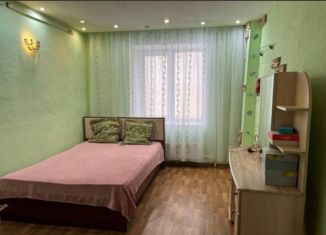Сдаю в аренду 2-ком. квартиру, 50 м2, Пермь, улица Сергея Есенина, 3/4