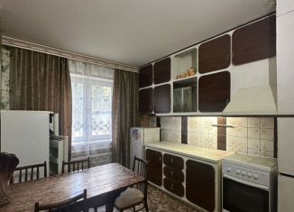 Продается трехкомнатная квартира, 64 м2, Саратов, улица имени П.Ф. Батавина, 11