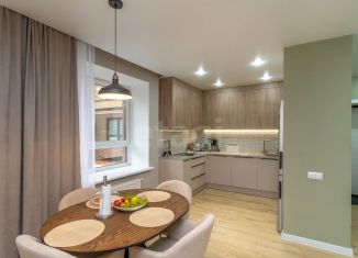 Продается 2-комнатная квартира, 92 м2, Тюмень, улица Тимофея Кармацкого, 7, ЖК Ария