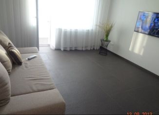 Сдам 1-комнатную квартиру, 50 м2, Хабаровск, улица Дикопольцева, 48