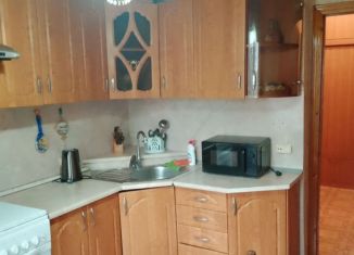 Сдача в аренду трехкомнатной квартиры, 64 м2, Липецк, 15-й микрорайон, 11