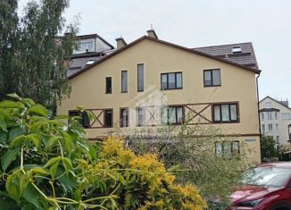 Продаю трехкомнатную квартиру, 71 м2, Калининград, улица Виктора Гакуна, 1