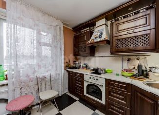 Продаю 2-ком. квартиру, 52.9 м2, Тюмень, улица Валерии Гнаровской, 10