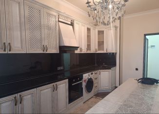 Продается трехкомнатная квартира, 80 м2, Грозный, улица А.А. Айдамирова, 141к8