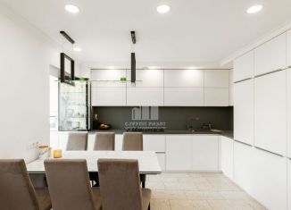 Продам 3-комнатную квартиру, 75 м2, Калининград, Стрелковая улица, 19