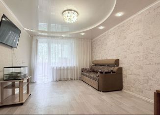 Продается 3-комнатная квартира, 60 м2, Азнакаево, улица Манакова, 2