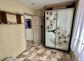 Продам 3-комнатную квартиру, 54 м2, Алексин, улица 50 лет Октября, 17