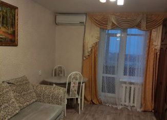 Сдам 2-ком. квартиру, 46 м2, Таганрог, улица Москатова, 27
