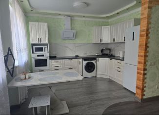 Сдам в аренду трехкомнатную квартиру, 69 м2, Республика Башкортостан, улица Ленина, 156