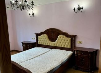 Продам четырехкомнатную квартиру, 82 м2, Махачкала, улица Нигматулы Магомедова, 83к1