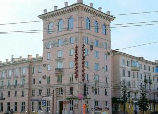 Сдам в аренду торговую площадь, 100 м2, Прокопьевск, Комсомольская улица, 1