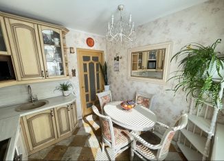 Продаю трехкомнатную квартиру, 70.5 м2, Санкт-Петербург, бульвар Новаторов, 21к2, метро Автово