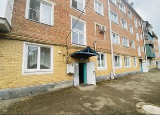 Продам 2-ком. квартиру, 42 м2, Апшеронск, Пролетарская улица, 194