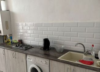 Сдаю 1-комнатную квартиру, 41 м2, Таганрог, улица Морозова, 24Б