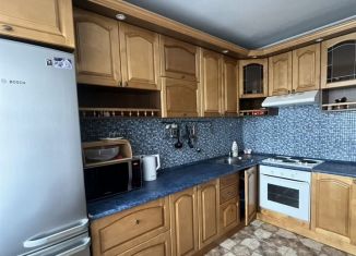 Продаю 3-ком. квартиру, 76.7 м2, Бийск, улица Александра Радищева, 1/2