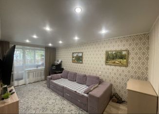 Продаю 2-комнатную квартиру, 42.3 м2, Азнакаево, улица Гагарина, 3