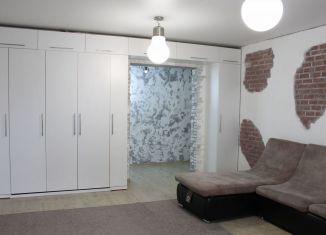 Продаю 2-ком. квартиру, 62.5 м2, Магнитогорск, проспект Ленина, 123