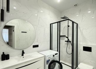 Сдается в аренду 2-ком. квартира, 60 м2, Крым, улица Набережная имени 60-летия СССР, 50к1