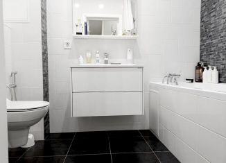 2-комнатная квартира на продажу, 55 м2, Батайск, Комсомольская улица, 135к1