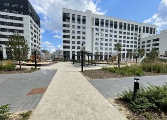 Продаю 1-ком. квартиру, 32 м2, Тюмень, улица Василия Малкова, 10