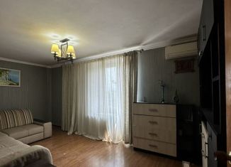 Сдам в аренду 2-ком. квартиру, 46 м2, Махачкала, улица Мирзабекова, 3