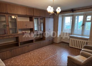 Продается 4-комнатная квартира, 74 м2, Новоалтайск, улица Космонавтов, 26