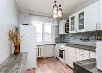 Трехкомнатная квартира на продажу, 66 м2, Тюмень, Заречный проезд, 31