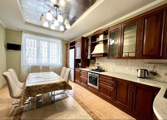 Сдам трехкомнатную квартиру, 135 м2, Самарская область, Садовая улица, 256